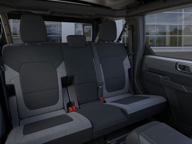 2025 Ford Bronco Base photo 11