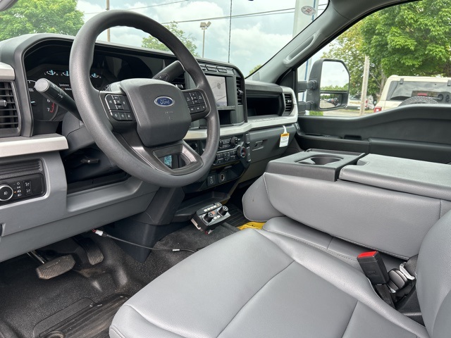 2023 Ford F-350 XL photo 8