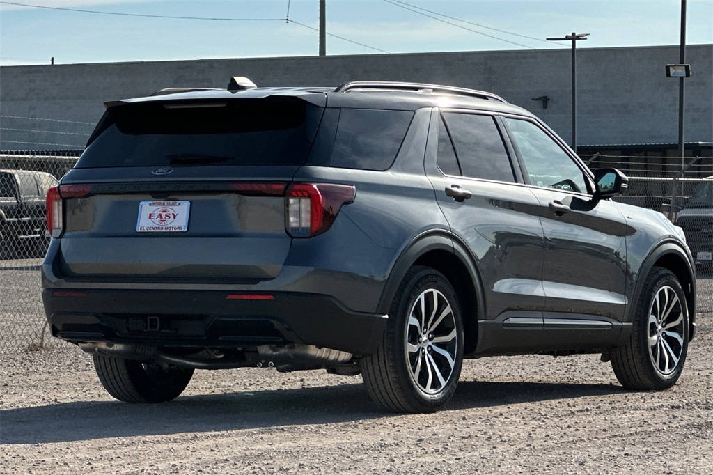 2025 Ford Explorer ST-Line photo 2