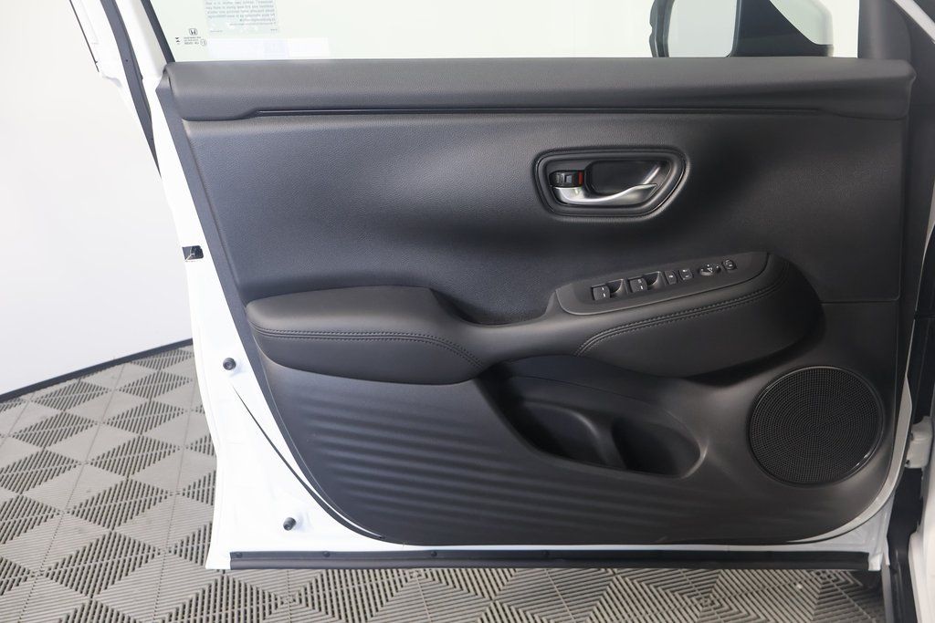 2026 Honda HR-V LX photo 7