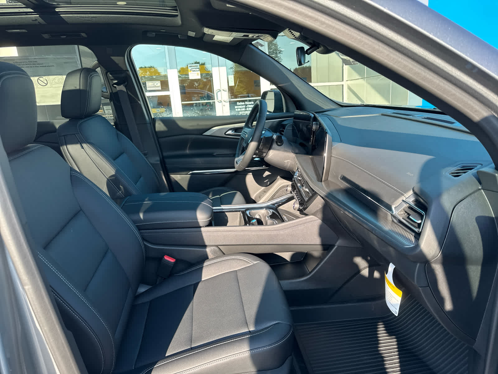 2025 Chevrolet Traverse photo 4