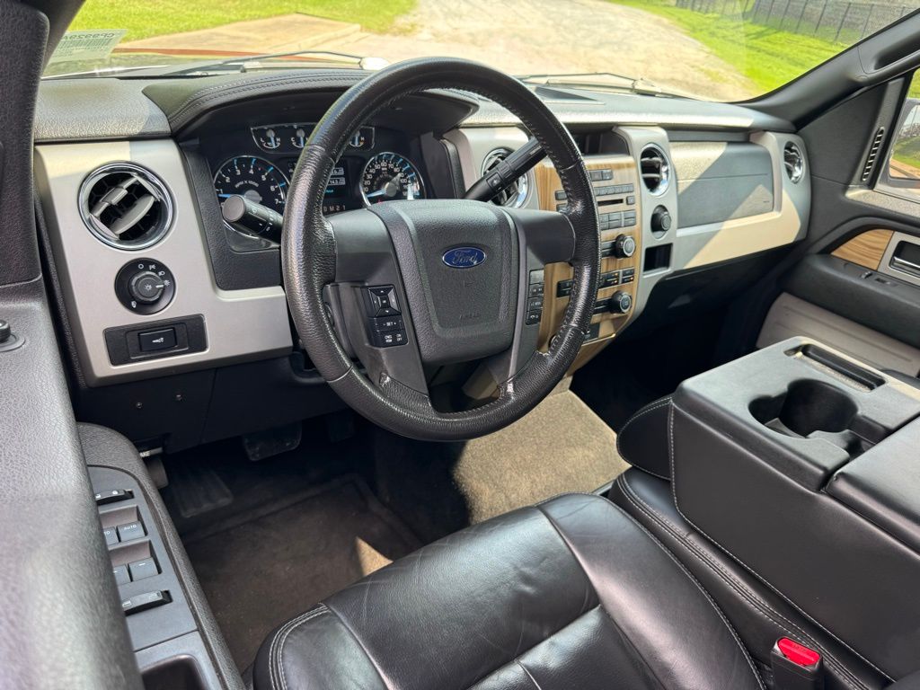 2011 Ford F-150 Lariat photo 2