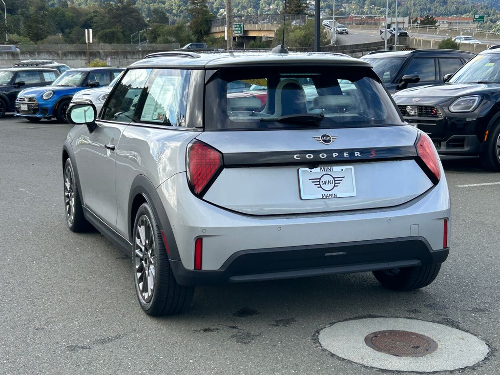 2025 Mini Cooper Hardtop S photo 2