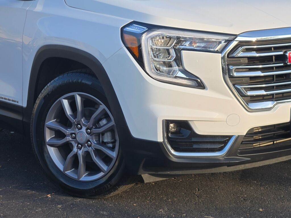 2024 Gmc Terrain SLT photo 2