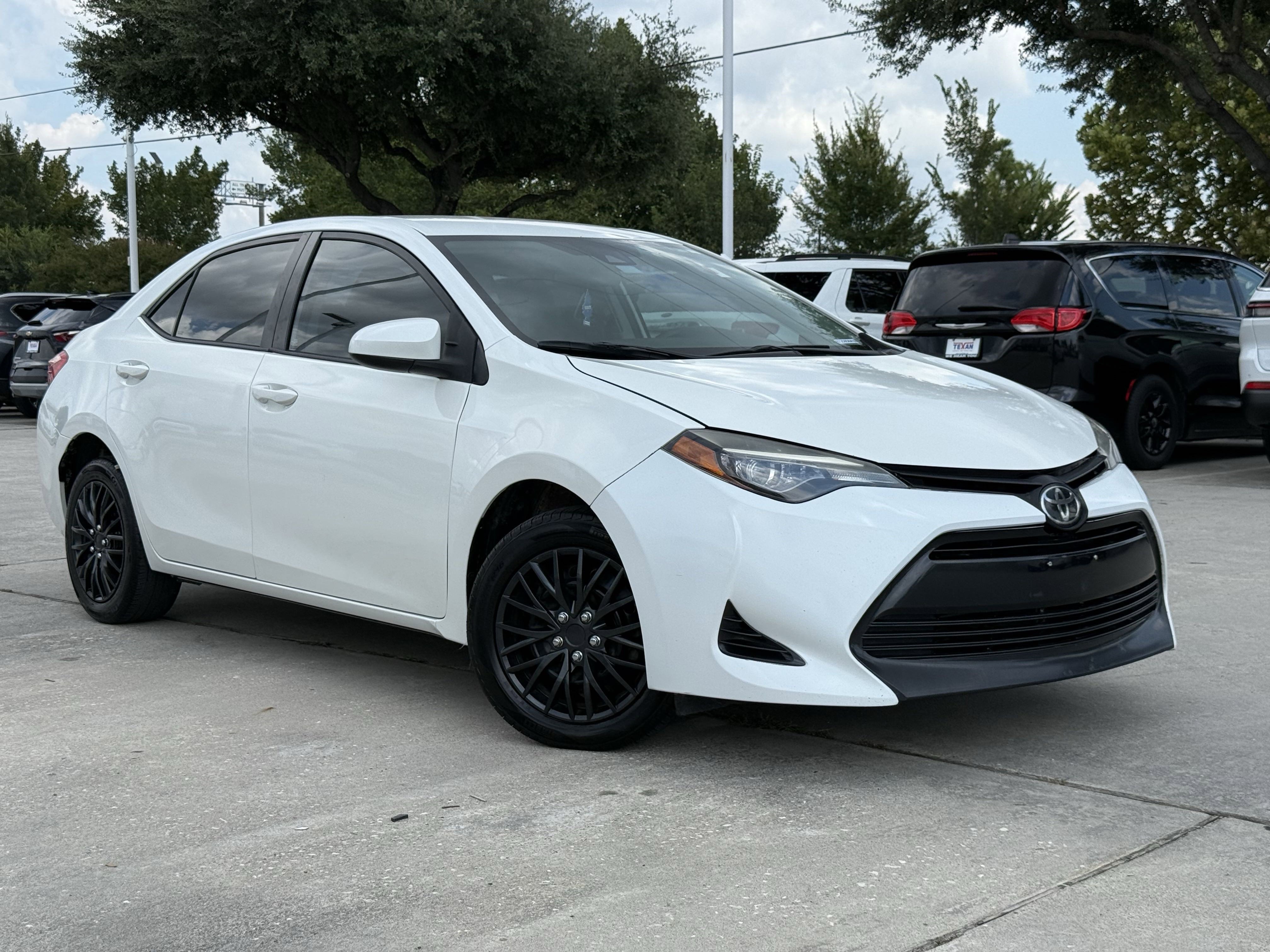 Used 2018 Toyota Corolla LE with VIN 5YFBURHE6JP758076 for sale in Humble, TX