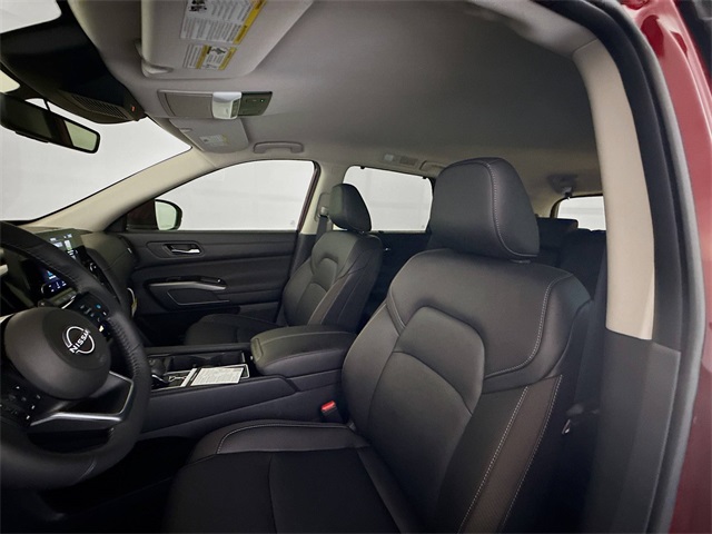 2025 Nissan Pathfinder SL photo 2