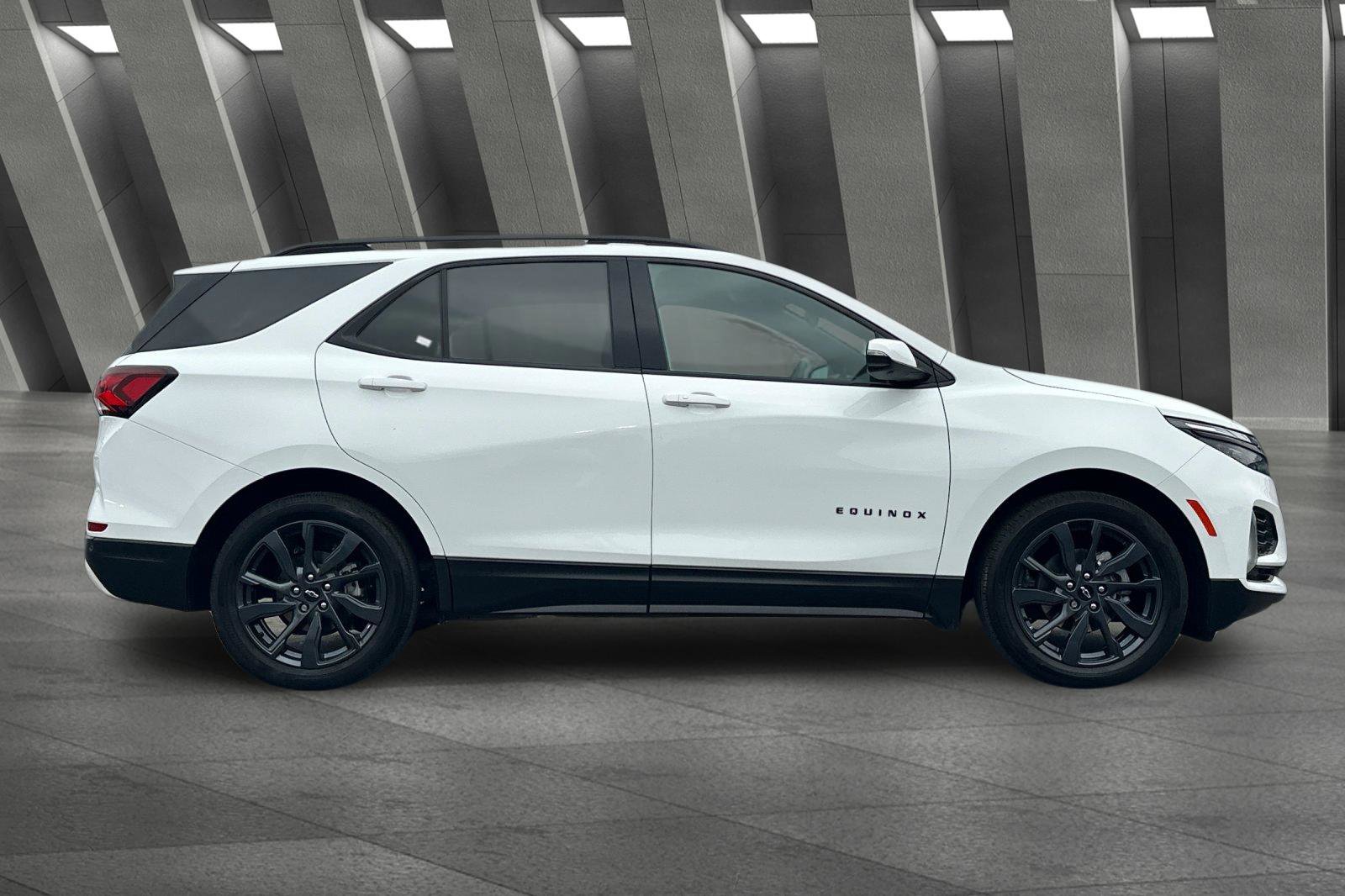 2024 Chevrolet Equinox RS photo 2