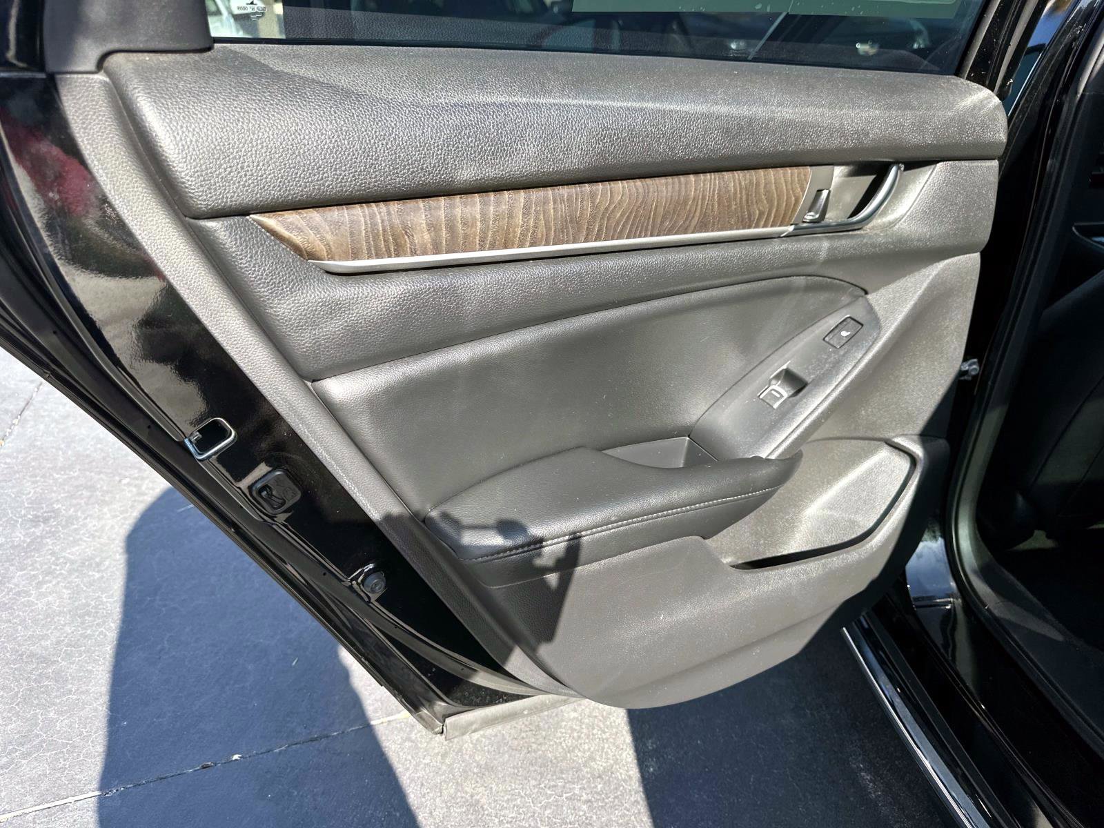 2022 Honda Accord Touring 2.0T photo 10