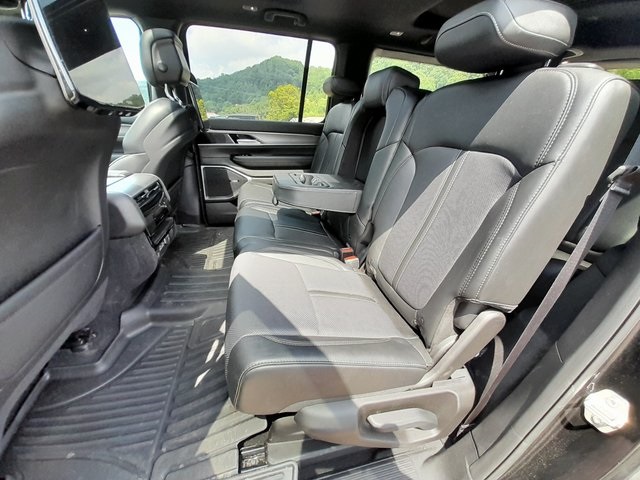 2024 Jeep Wagoneer Series II photo 38