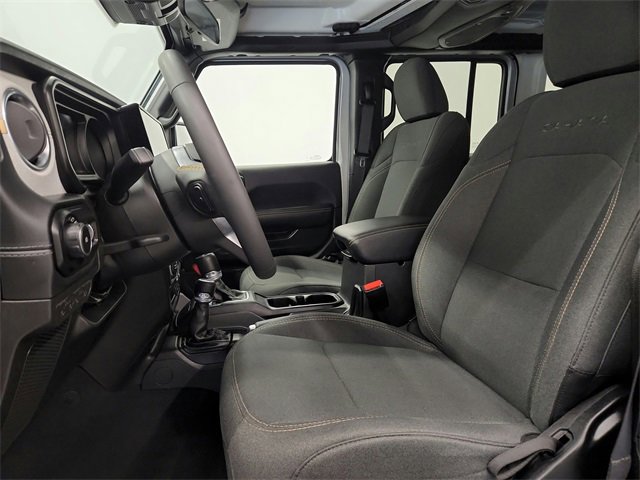 2024 Jeep Wrangler Sahara photo 17