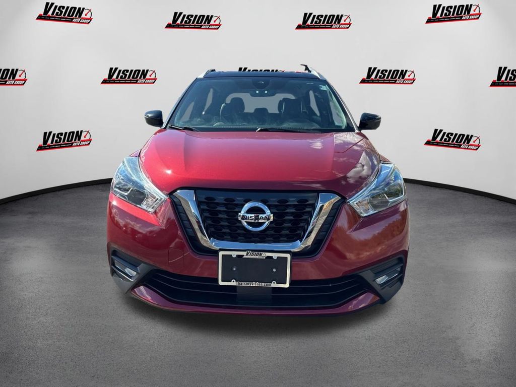 2020 Nissan Kicks SR photo 2
