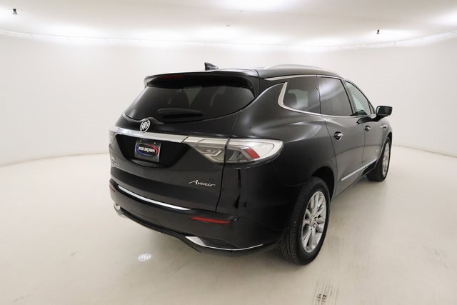 2024 Buick Enclave Avenir photo 2