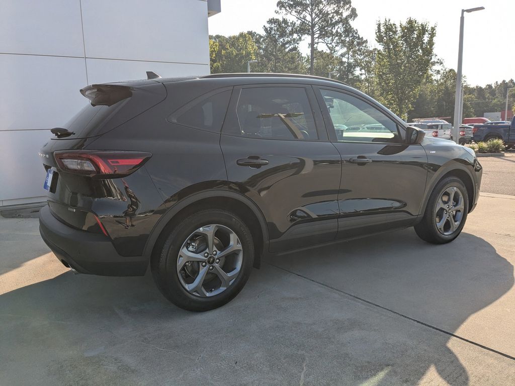 2025 Ford Escape ST-Line photo 4
