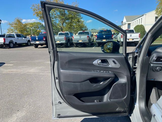 2025 Chrysler Pacifica Limited photo 19