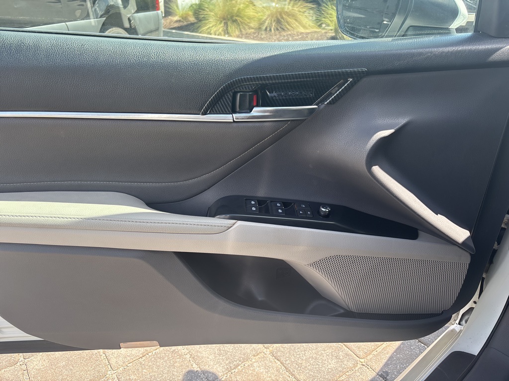 2018 Toyota Camry XSE photo 2