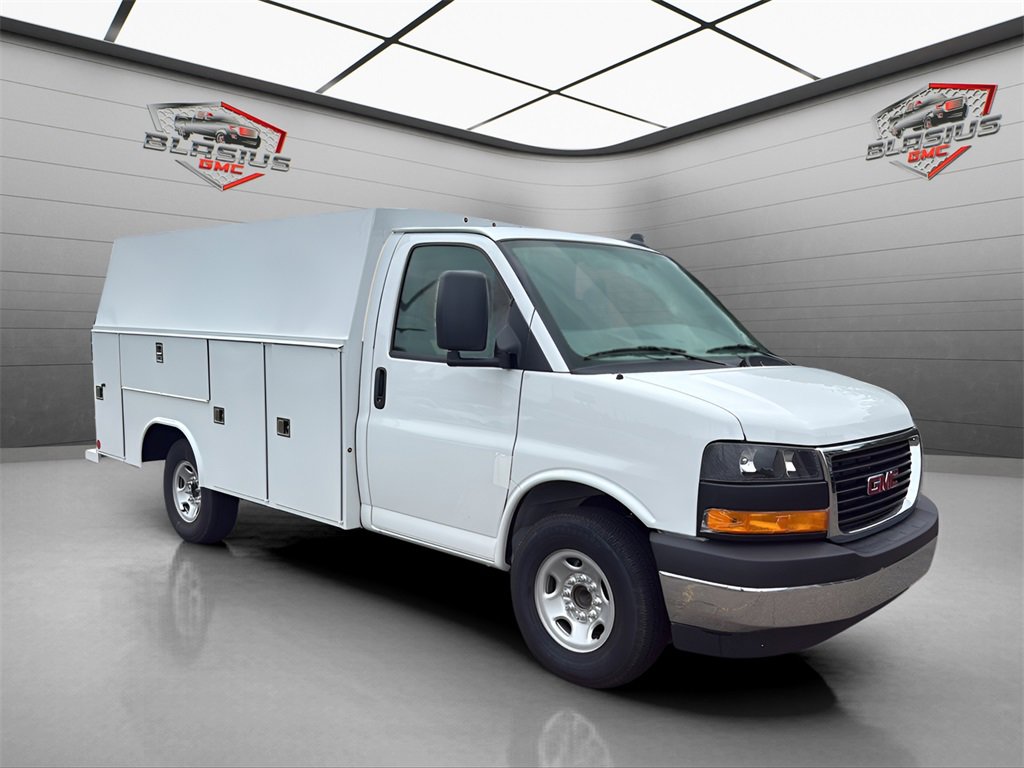 2025 Gmc Savana Cutaway 3500 photo 2
