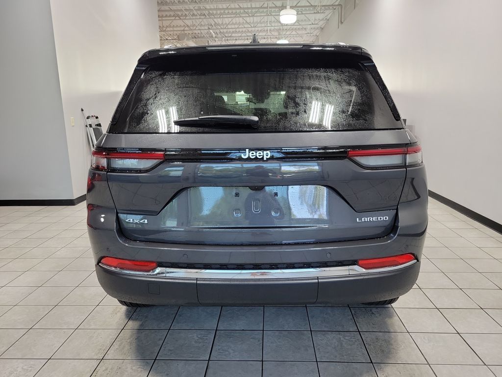 2025 Jeep Grand Cherokee Laredo X photo 4