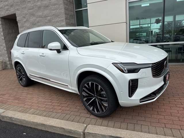 2025 Volvo XC90 Plus's photo