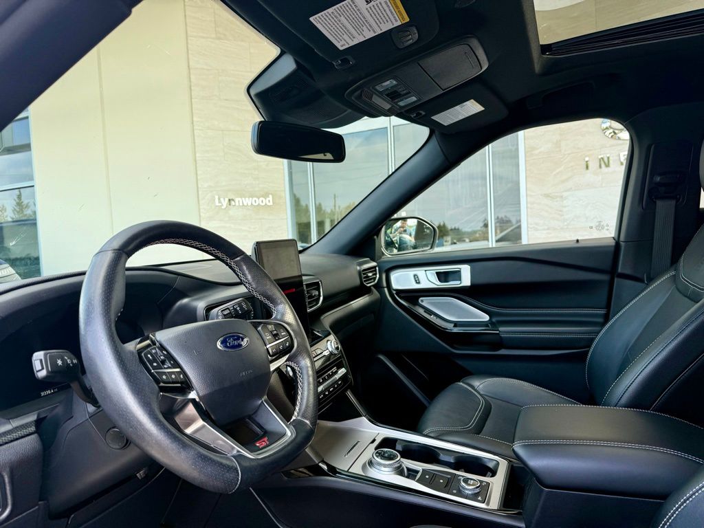 2022 Ford Explorer ST photo 10