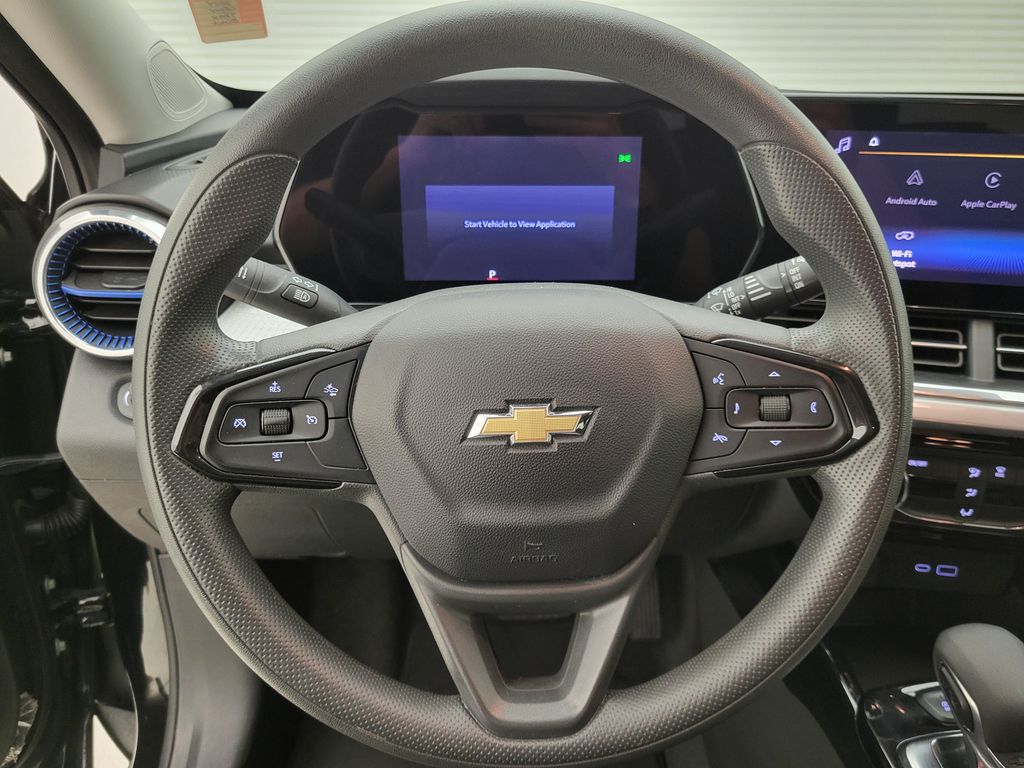 2024 Chevrolet Trax LT photo 2