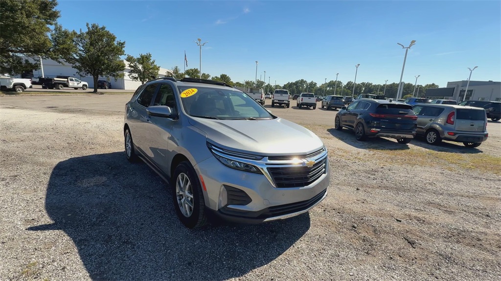 2024 Chevrolet Equinox LT photo 2