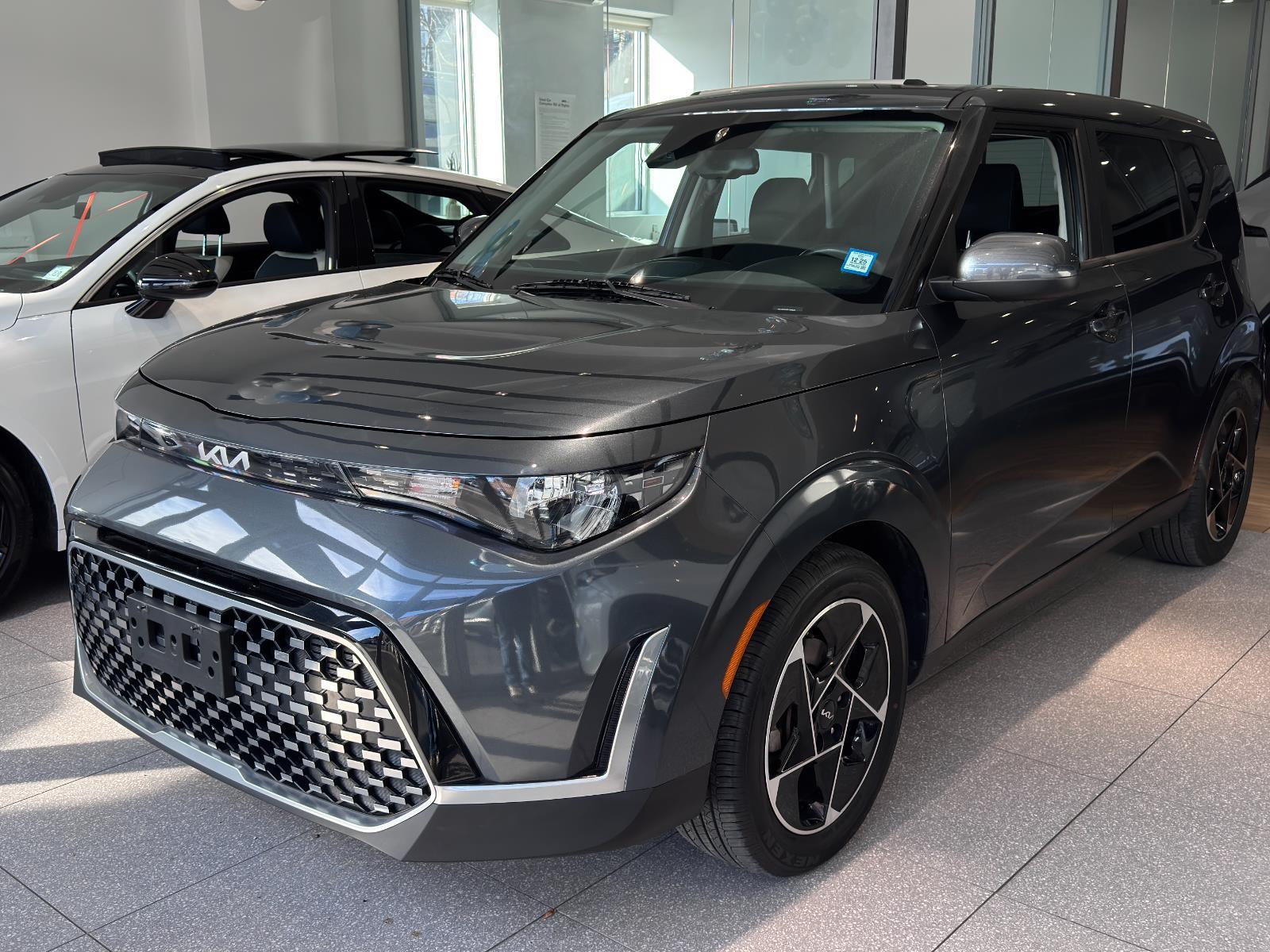 2023 Kia Soul EX's photo
