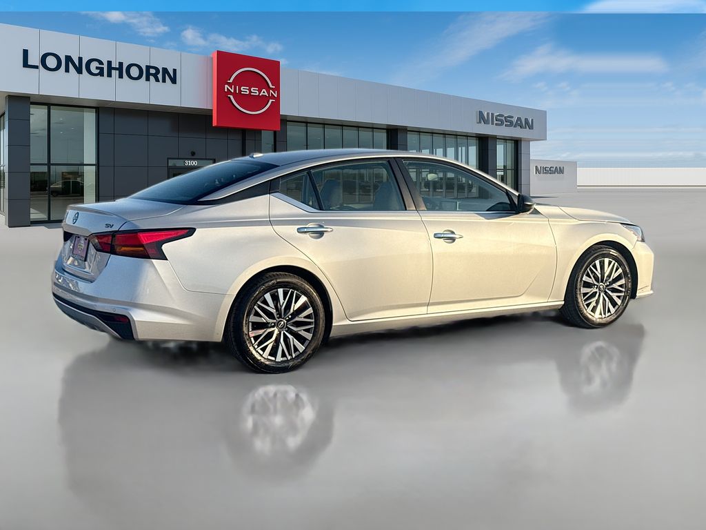 2024 Nissan Altima 2.5 SV photo 2