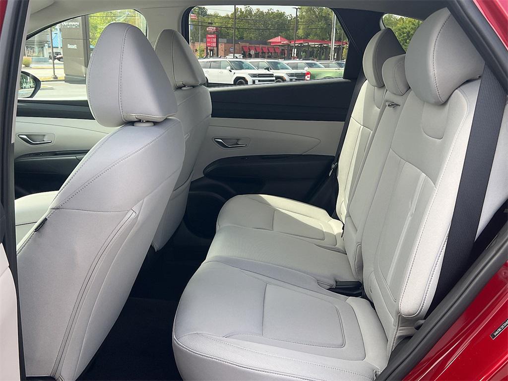 2025 Hyundai Tucson SEL photo 2