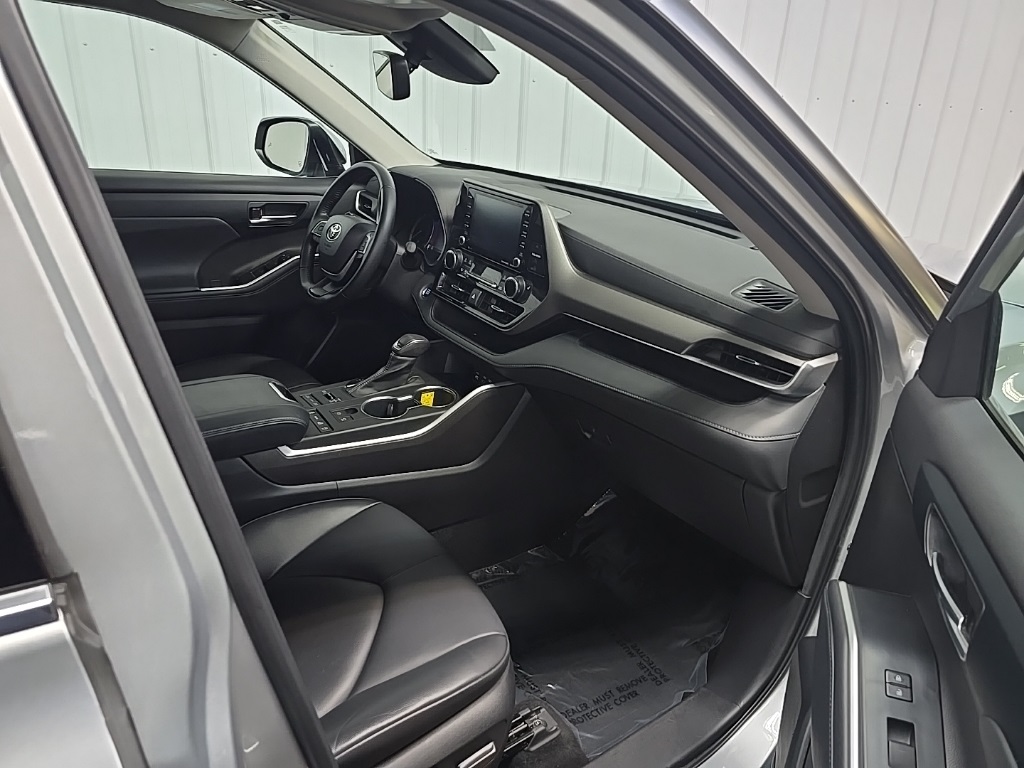 2022 Toyota Highlander XLE photo 16