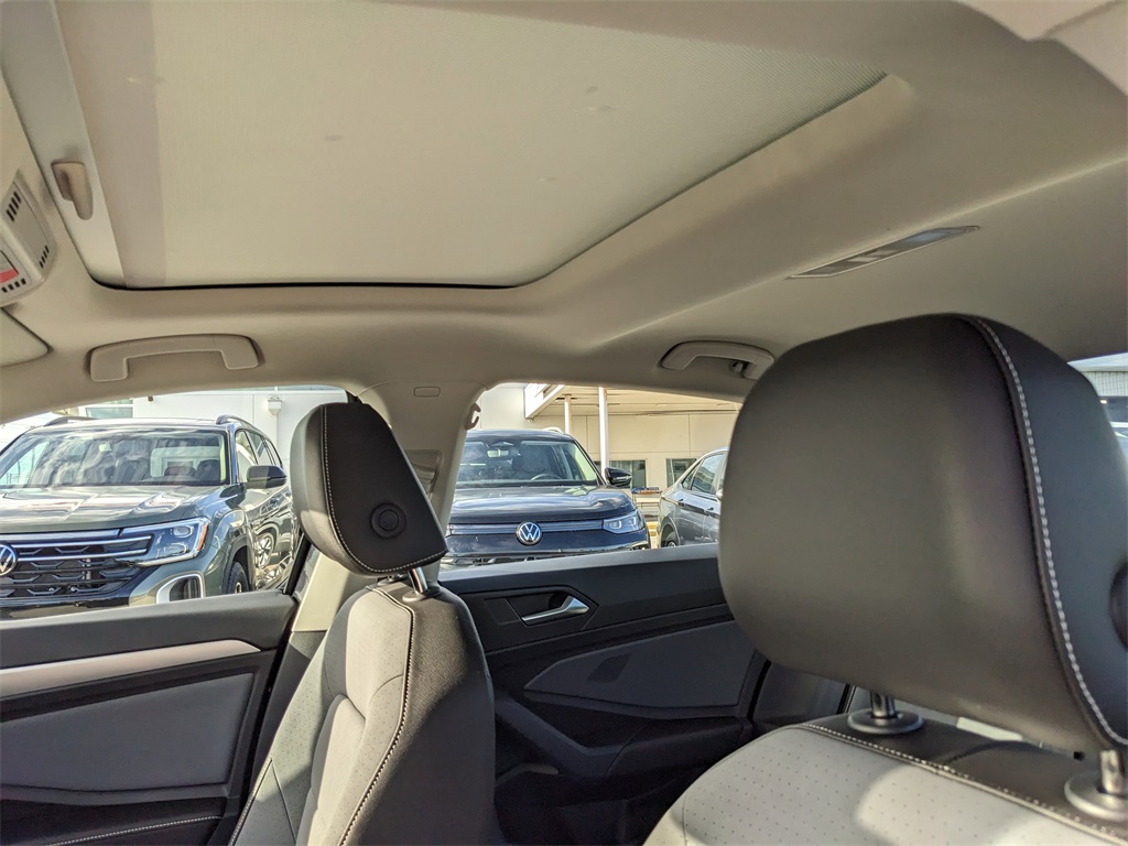 2025 Volkswagen Jetta 1.5T SE photo 19