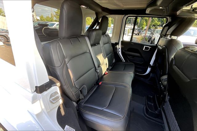 2025 Jeep Wrangler Sahara photo 19