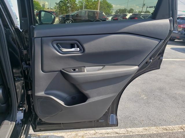 2025 Nissan Rogue SV photo 17