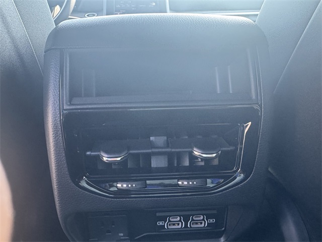 2025 Jeep Grand Cherokee Laredo X photo 18