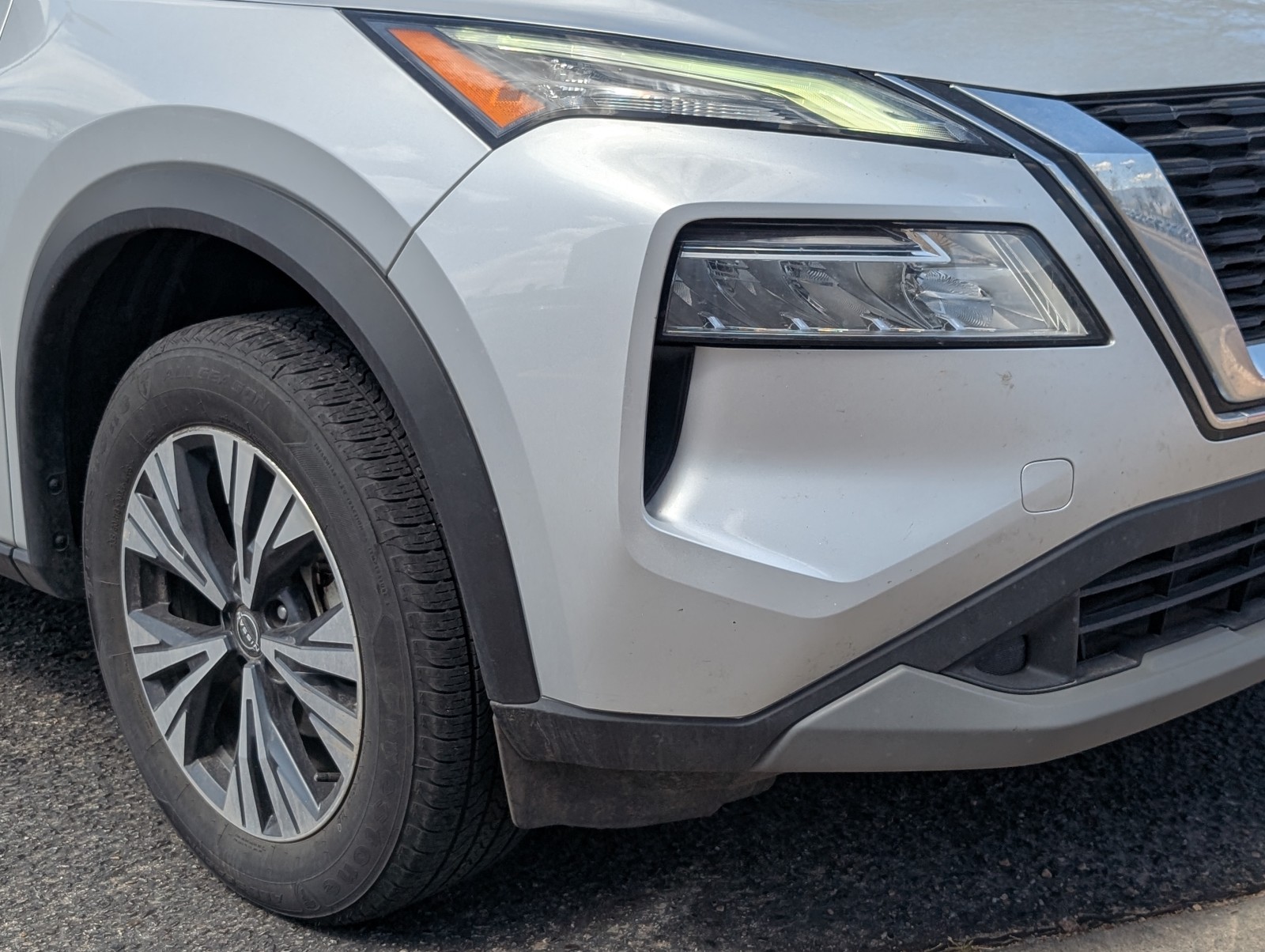 Used 2023 SILVER Nissan SV image 2