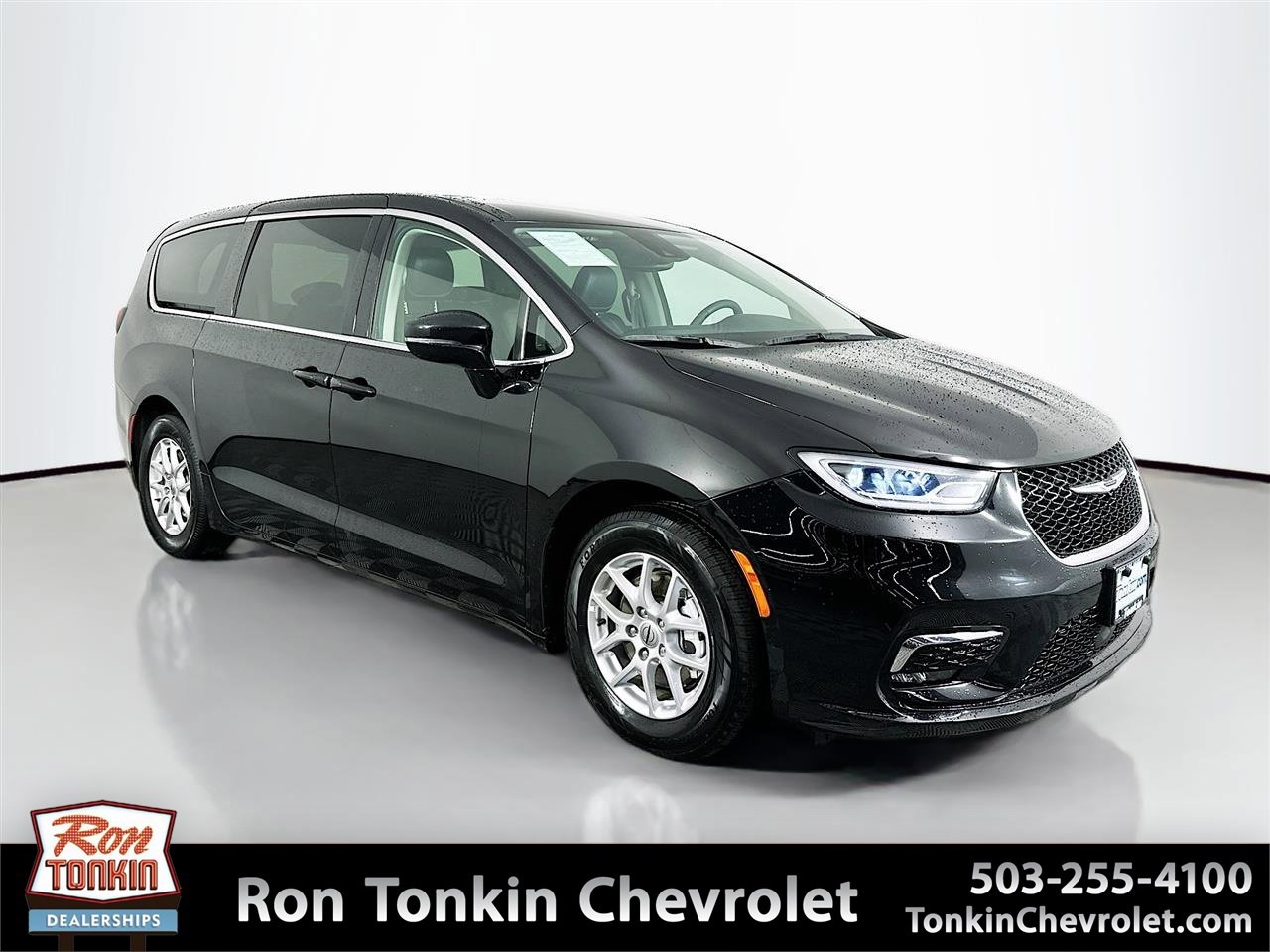 2024 Chrysler Pacifica Touring L's photo