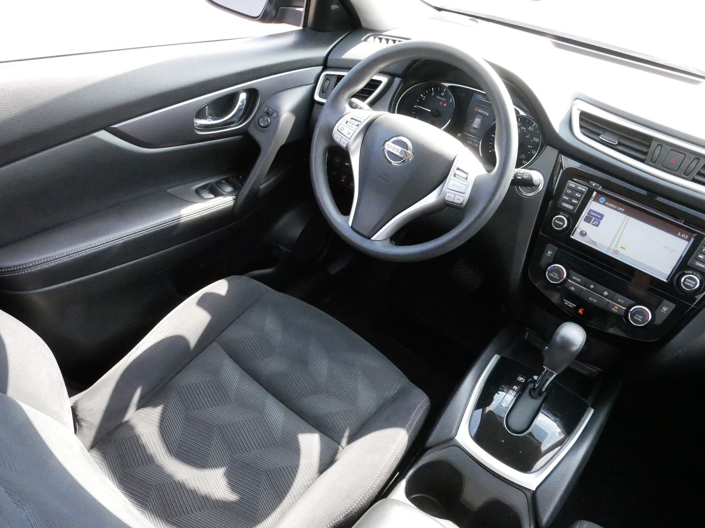 2016 Nissan Rogue SV photo 9