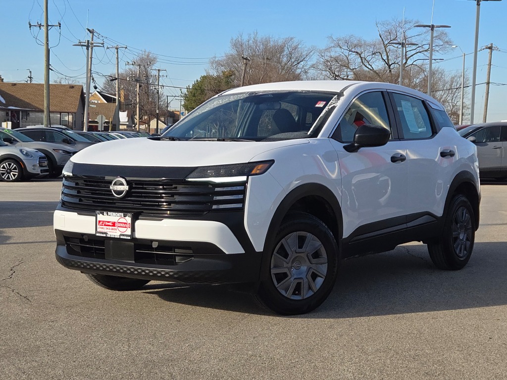 2025 Nissan Kicks S's photo