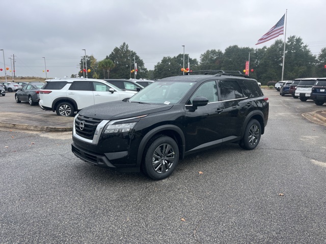 2025 Nissan Pathfinder SV photo 2