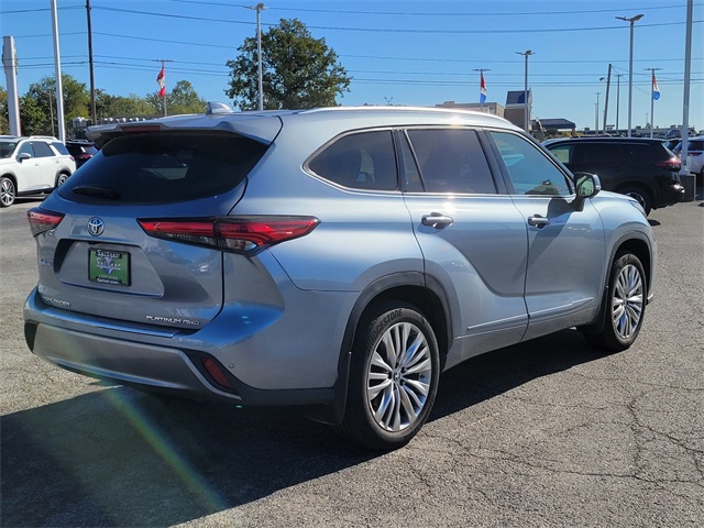 2023 Toyota Highlander L photo 2