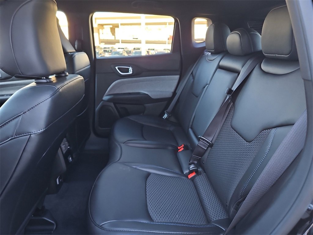 2025 Jeep Compass Latitude photo 9