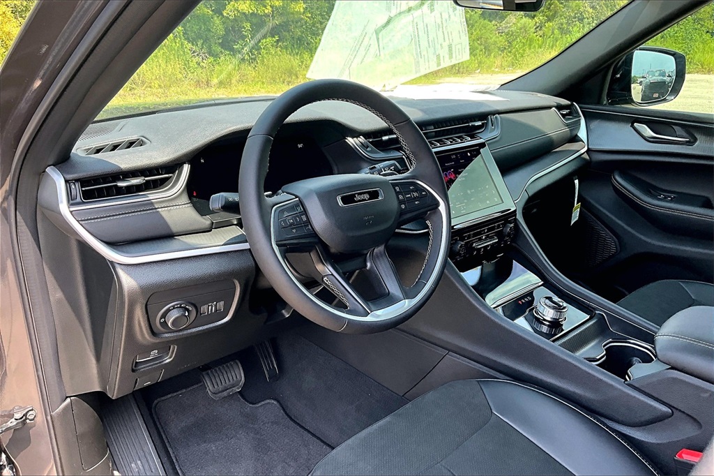 2025 Jeep Grand Cherokee Altitude X photo 3