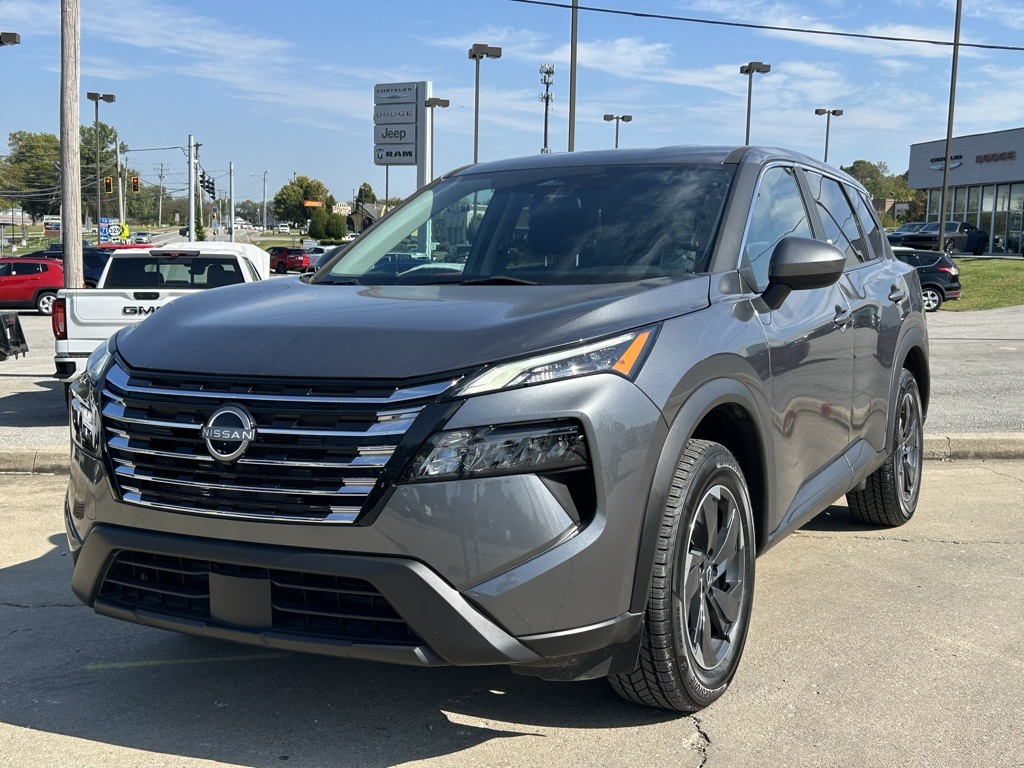 2024 Nissan Rogue SV photo 2