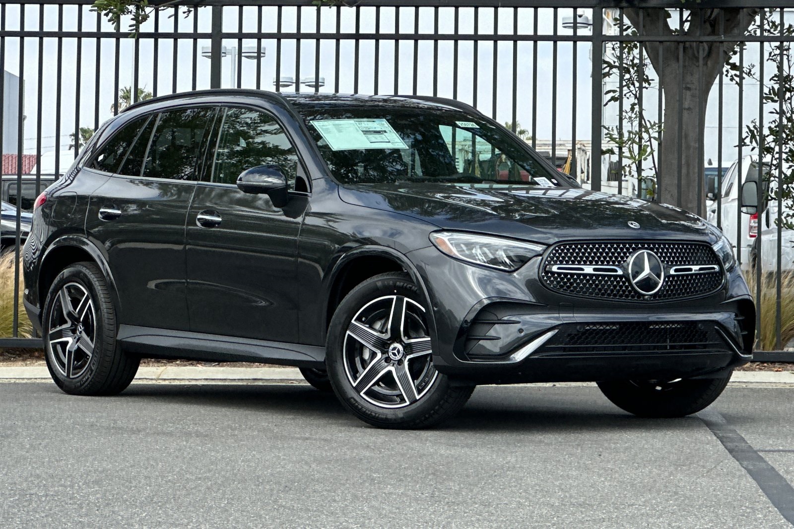 2025 Mercedes Benz GLC 300 photo 2