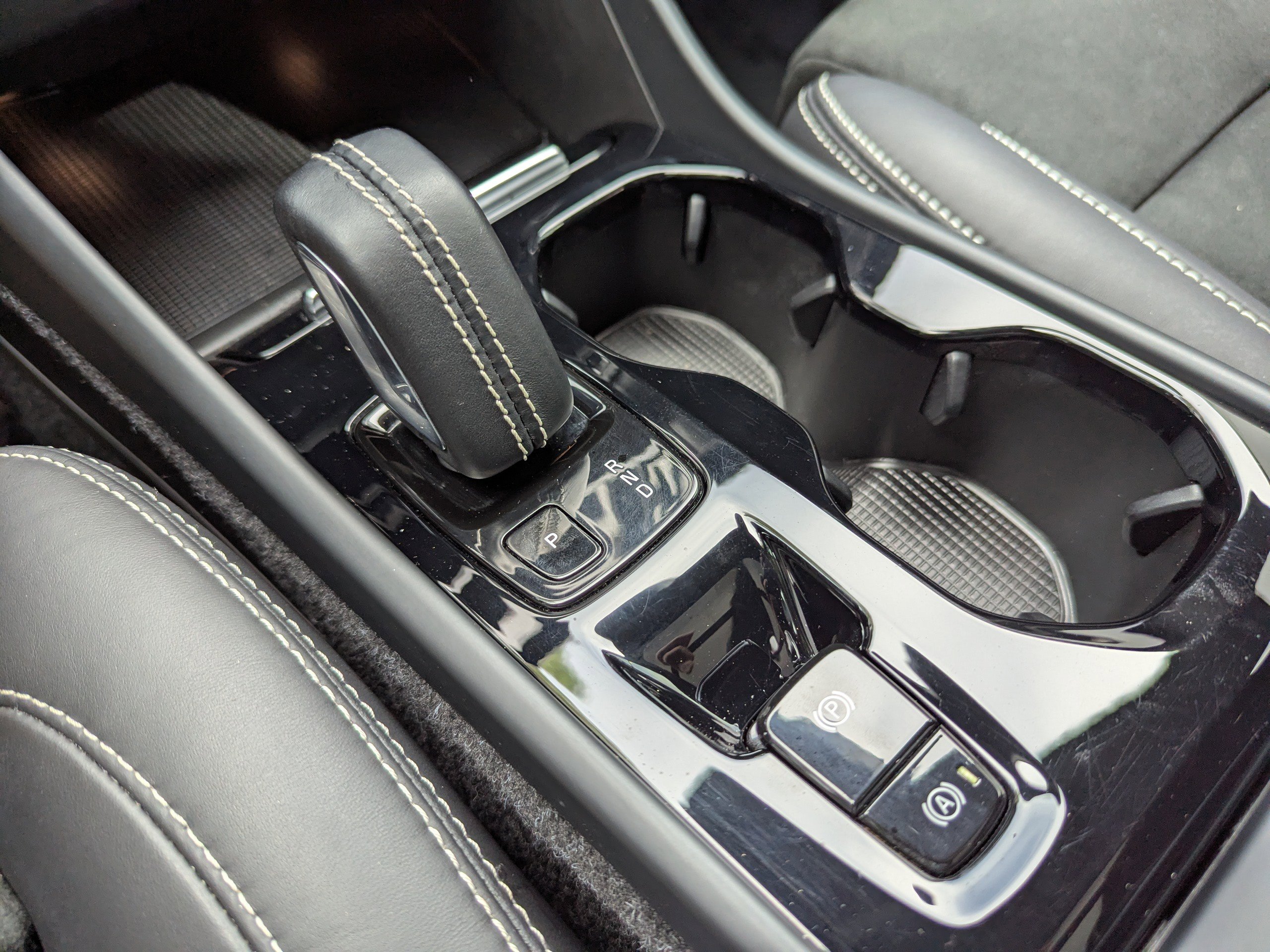 2021 Volvo XC40 R-Design photo 22