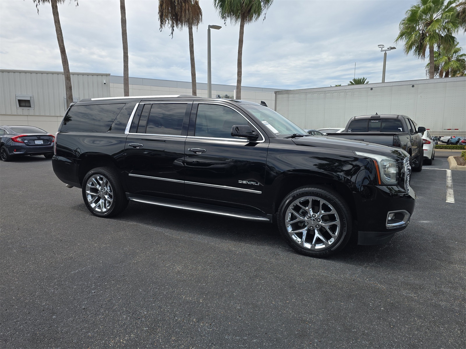 2019 Gmc Yukon XL Denali photo 2