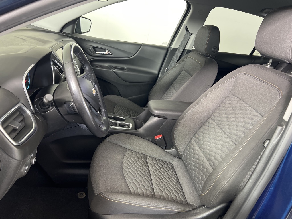 2019 Chevrolet Equinox LT photo 2
