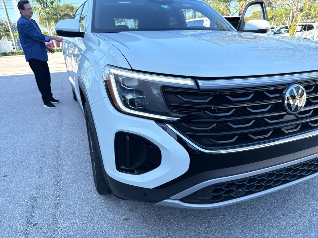 2024 Volkswagen Atlas Cross Sport SE w/Tech