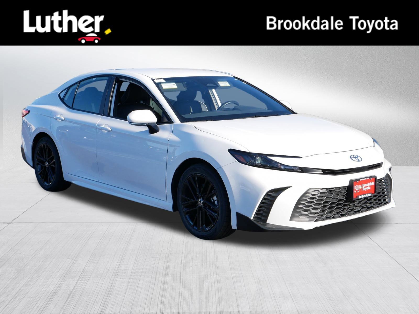 2025 Toyota Camry SE's photo