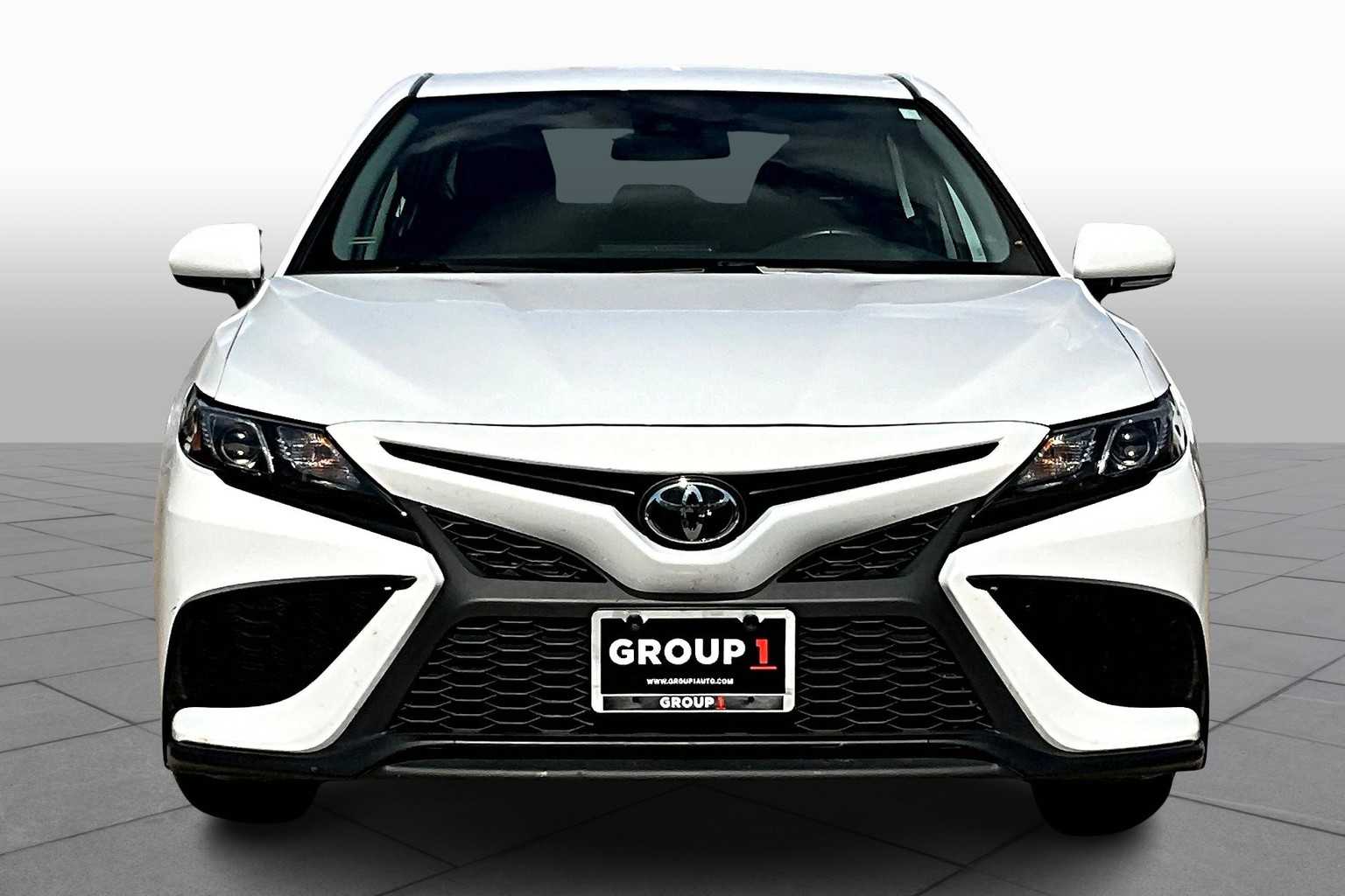 2023 Toyota Camry SE photo 3