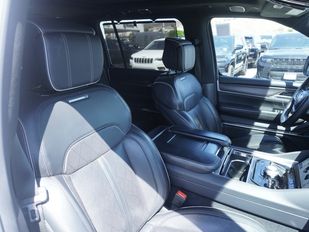 2024 Jeep Grand Wagoneer L II Obsidian photo 23